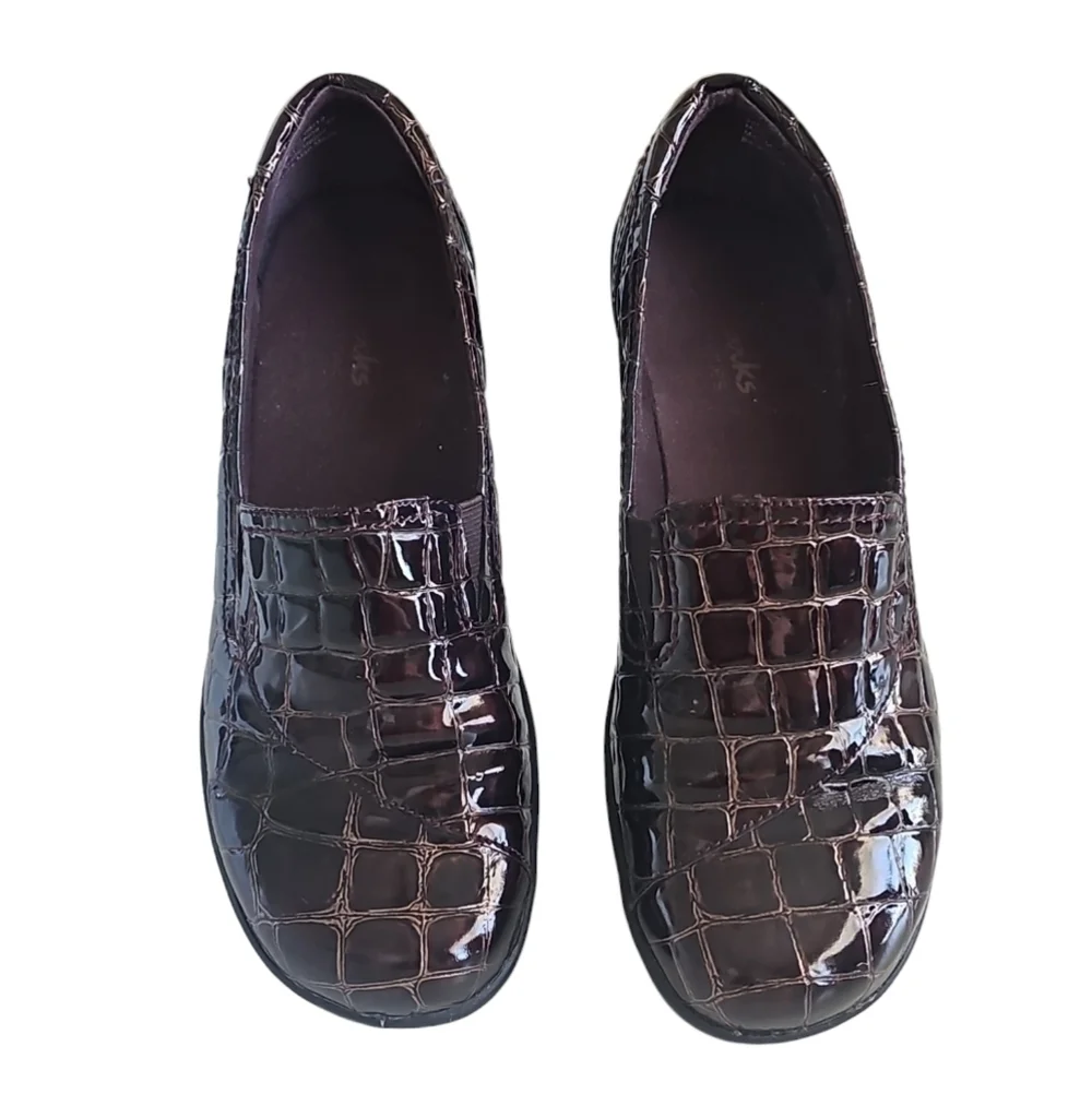 CLARKS WOMEN'S MAY POPPY CROC PRINT LOAFER